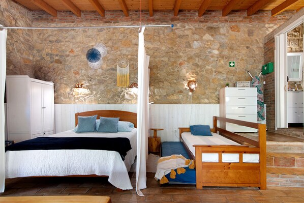 مكواة/لوح كي وواي فاي وملاءات أسرّة