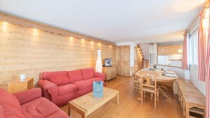 Living area - Commodore Apartment 227 (Huez)