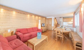 Living area - Commodore Apartment 227 (Huez)