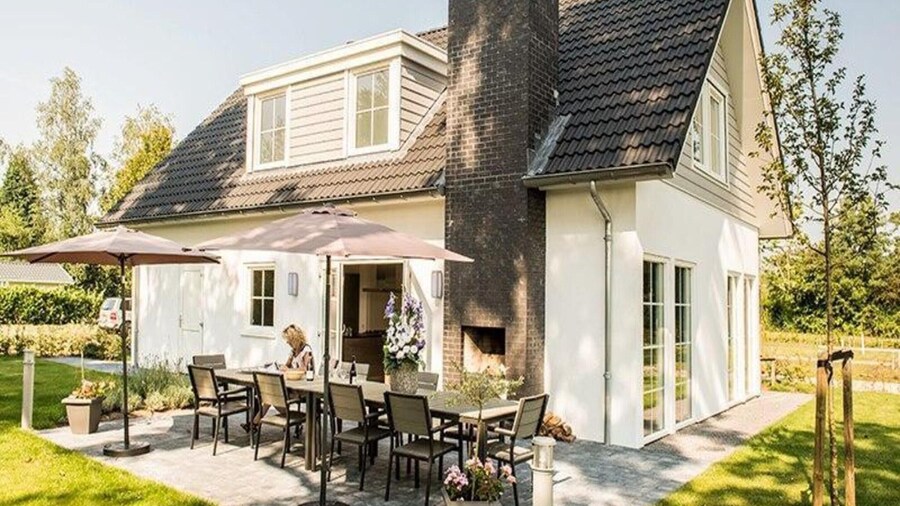 Spacious 10-person Villa in Quiet Holiday Park