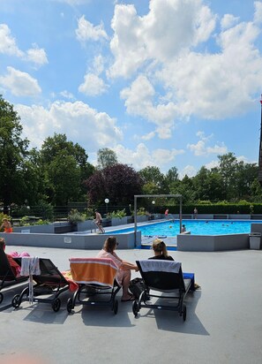 Pool - Spacious 10-person Villa in Quiet Holiday Park (Baarle-Nassau)