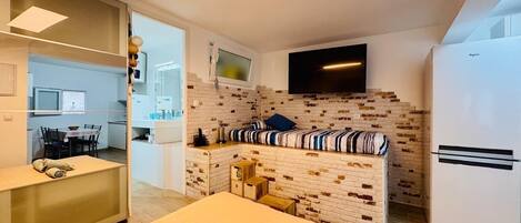 WiFi, bed sheets