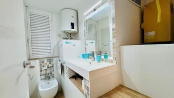 Doccia, asciugacapelli, asciugamani