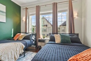 Bügeleisen/Bügelbrett, Reisekinderbett, WLAN, Bettwäsche