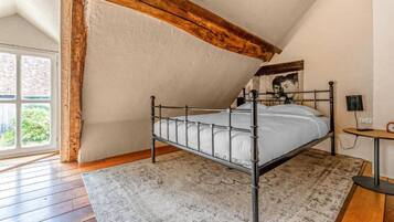 House | 3 bedrooms, individually furnished