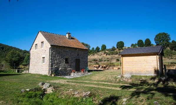 Exterior - Gite de France for 6 People (Pierrefiche)