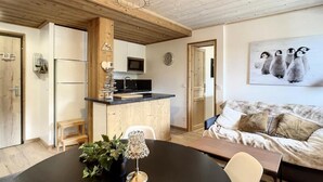 Unclassified image, 3 of 4, button - Renovated Apartment Near the Slopes (Courchevel)
