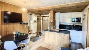 Unclassified image, 2 of 4, button - Renovated Apartment Near the Slopes (Courchevel)