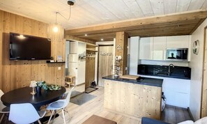 Mikrobølgeovn, oppvaskmaskin, kaffetrakter/tekoker og vannkoker