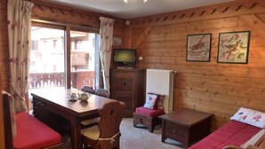 Interior - Comfortable 3-room Apartment for 4 People at the Foot of the Slopes With Access to the Swimming Pool Located in Meribel Village (Les Allues)