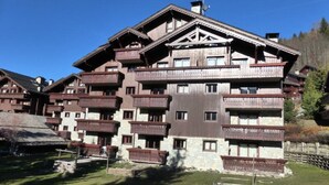 Exterior - Comfortable 3-room Apartment for 4 People at the Foot of the Slopes With Access to the Swimming Pool Located in Meribel Village (Les Allues)