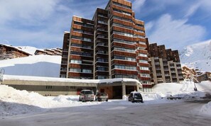 Exterior - Holiday Home in Slalom Near Ski Slopes (Les Belleville)