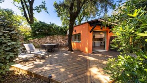 Outdoor dining - Cottage in Grasse With Pool and Terrace (Grasse)
