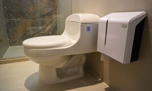 Habitación doble Deluxe, 1 cama matrimonial | Baño | Toallas 