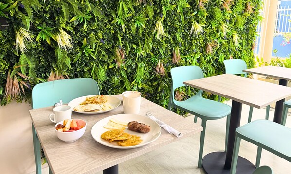 Free daily cooked-to-order breakfast 