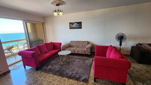 Living area - Midpoint sea heart (families only) (Alexandria)