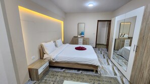 4 bedrooms, iron/ironing board, WiFi - Midpoint sea heart (families only) (Alexandria)