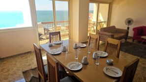 Dining - Midpoint sea heart (families only) (Alexandria)