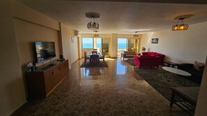 Living area - Midpoint sea heart (families only) (Alexandria)