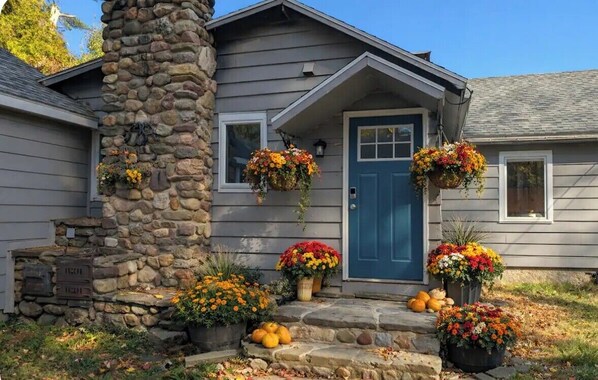 Exterior detail - Large Group Retreat on 26 Acres with Pond, Fishing & Event Room (Springwater)