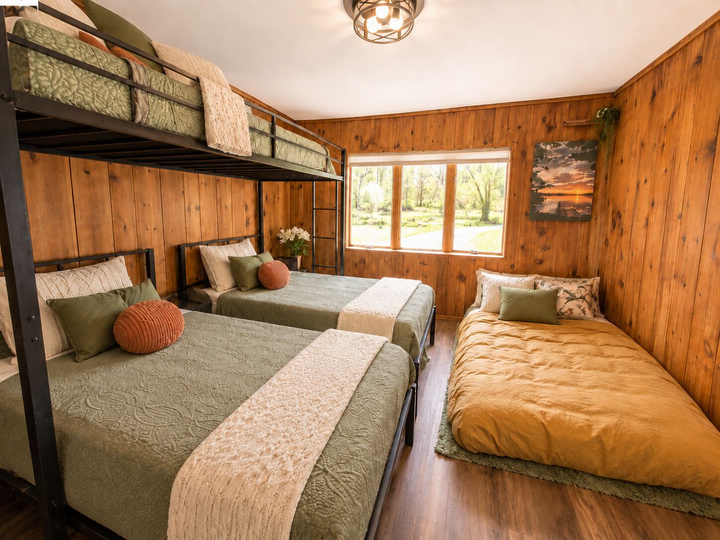 4 bedrooms, in-room safe, desk, iron/ironing board