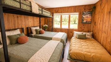 4 bedrooms, in-room safe, desk, iron/ironing board
