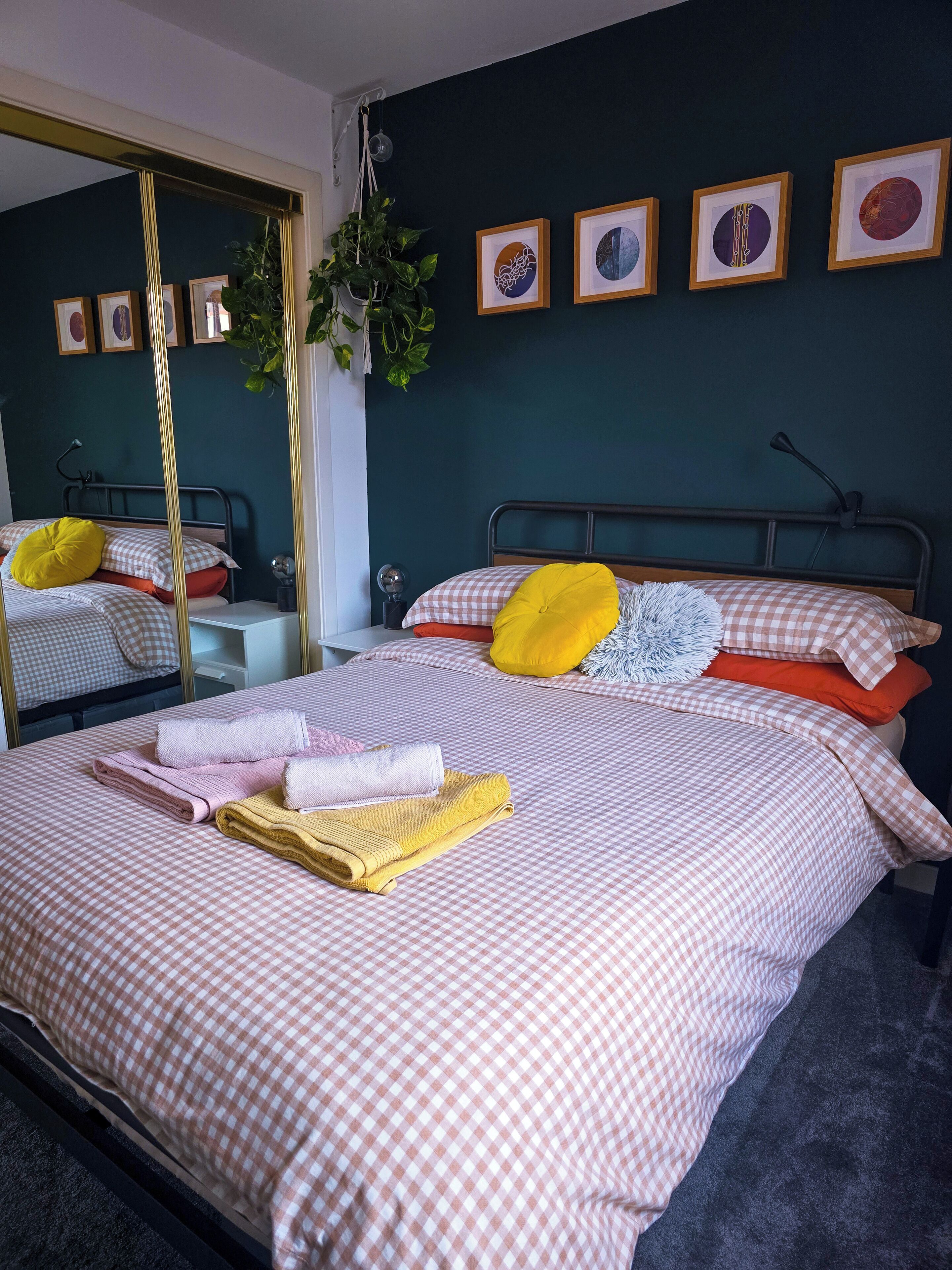 2 bedrooms, WiFi, bed sheets