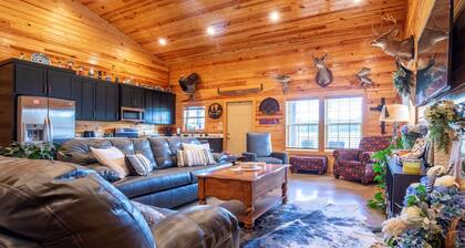 10 Miles from Oxford, MS/Ole Miss- Charming Twisted J Farmhouse 3 bed/3 Bath