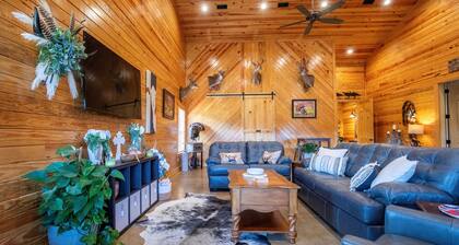 10 Miles from Oxford, MS/Ole Miss- Charming Twisted J Farmhouse 3 bed/3 Bath