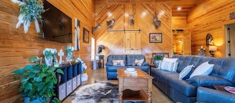 10 Miles from Oxford, MS/Ole Miss- Charming Twisted J Farmhouse 3 bed/3 Bath