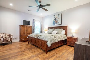 3 bedrooms, iron/ironing board, free WiFi, bed sheets