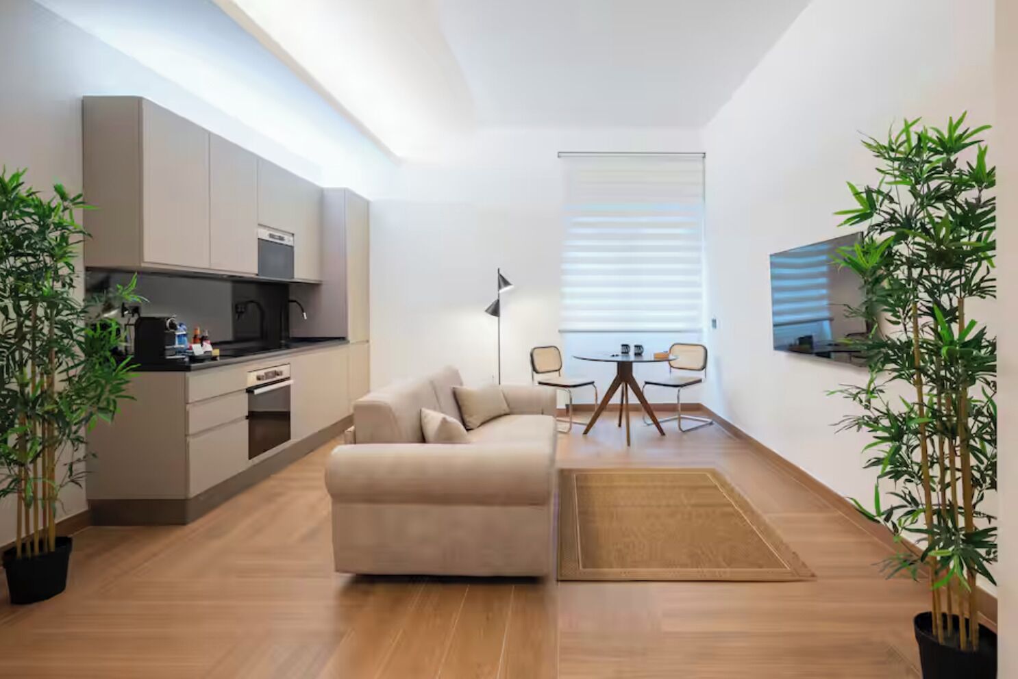 Superior Apartment, Courtyard View | Living area