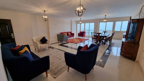 Alex sea view (families only)