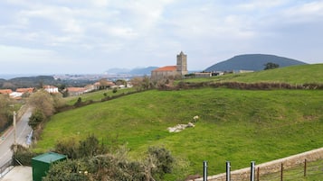 Vila luxo, vista parcial para o mar | Piscina | Piscina interna, piscina externa, espreguiçadeiras