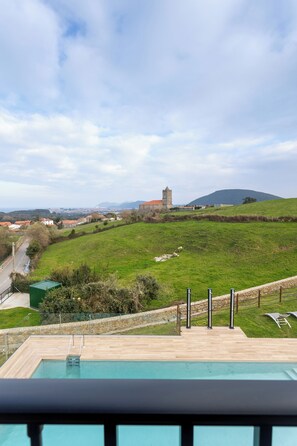 Deluxe Villa, Partial Sea View | Pool | Indoor pool, outdoor pool, pool loungers - Villas Spa el Mirador de Isla (Isla)