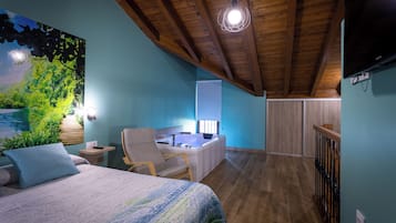 Blackout curtains, free WiFi