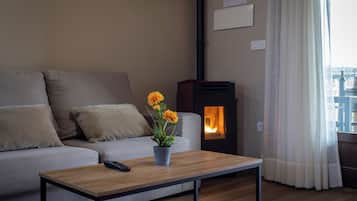 Deluxe Villa, Partial Sea View | Living area