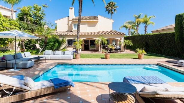 Pool - Villa in Los Monteros Near Marbella Beach (Marbella)