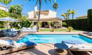 Pool - Villa in Los Monteros Near Marbella Beach (Marbella)
