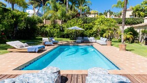 Pool - Villa in Los Monteros Near Marbella Beach (Marbella)