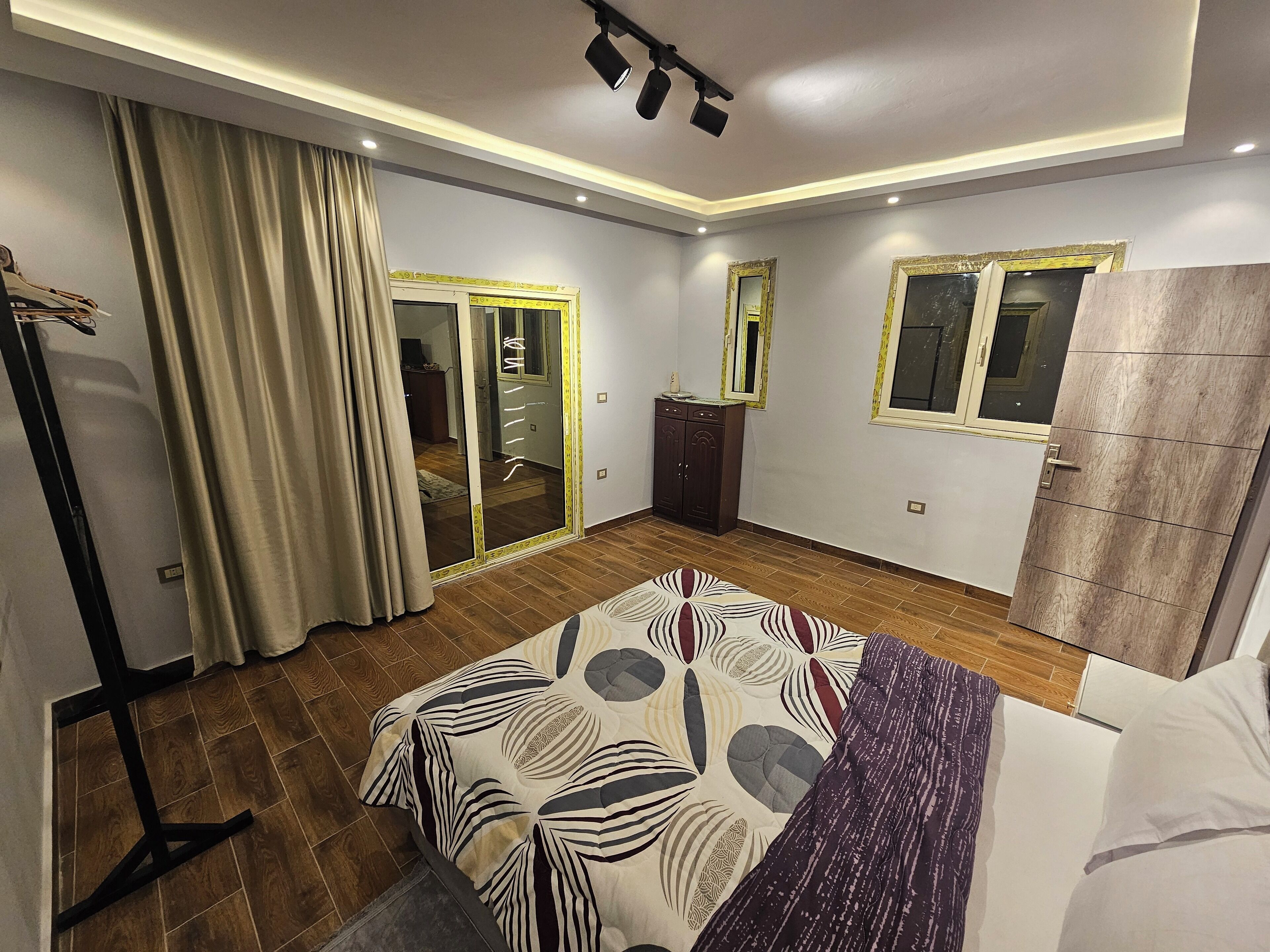 4 bedrooms, iron/ironing board, WiFi