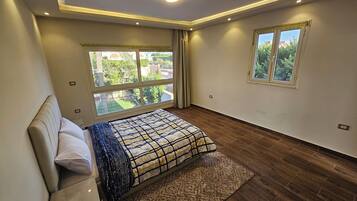 4 bedrooms, iron/ironing board, WiFi