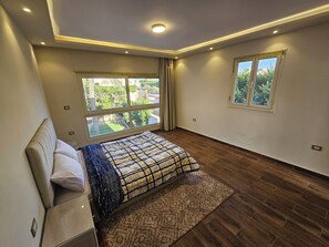 4 عدّة غرف نوم ومكواة/لوح كي وواي فاي