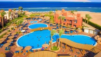 حمام سباحة خارجي