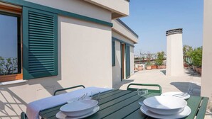 Apartment | Balcony - Urban Apartment With Private Terrace (Milan)