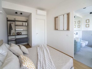 Apartment | 2 bedrooms, laptop workspace, iron/ironing board, bed sheets - Design Flat W/terrace, Porta Nuova (Milan)