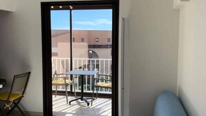 Interior - Beautiful 1-bedroom Apartment With air Conditioning Near the sea in the Coudouliere Estate (Six-Fours-les-Plages)