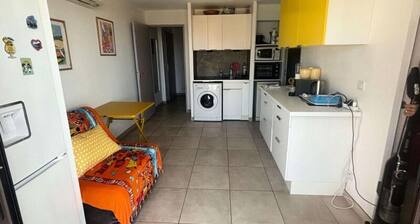Beautiful 1-bedroom Apartment With air Conditioning Near the sea in the Coudouliere Estate