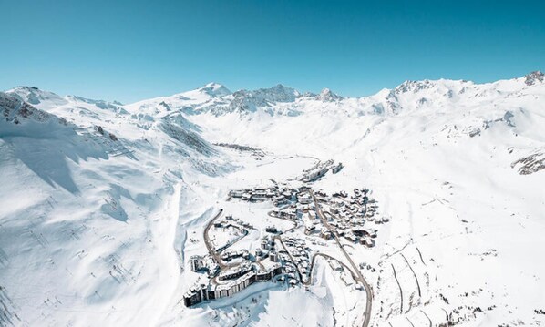 Aerial view - Apartment in Le Lavachet With Ski Access (Tignes)