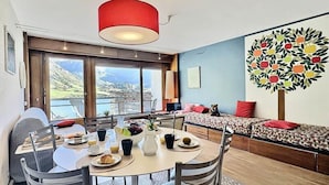 Dining - 2-room Apartment for 6 People in Tignes, Close to the Shops, Bowling Alley and the Slopes, Swimming Pool and ski Office (Tignes)